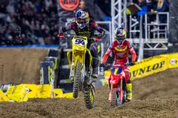 Triplice sfida dell'AMA Supercross a Glendale per un 2025 stellare