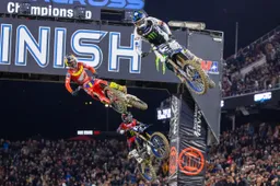 Si torna ad Anaheim: sfida stellare nell'AMA Supercross 2025