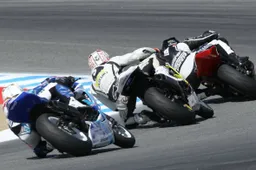 AMA SuperSport Laguna Seca Gara: vince Solis, Gaviria campione