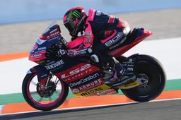 Moto3: Ana Carrasco, il casco 2023 con dedica a Luis Salom