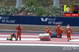 Moto3, Ana Carrasco che guaio: brutto infortunio ad una gamba