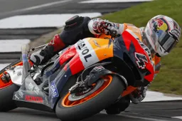 MotoGP Donington Gara: Dovizioso vince una gara folle