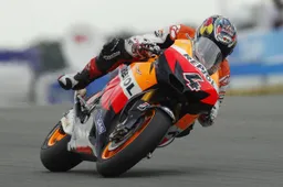 MotoGP Sachsenring Warm Up: Dovizioso al top sul bagnato