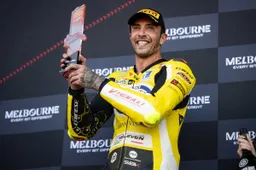 Superbike, Iannone quasi centrato da Toprak: "È stato spaventoso"