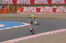 Superbike Most, per Andrea Iannone weekend finito: doppia frattura