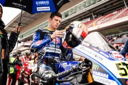 Superbike, Andrea Locatelli deluso: "Alcuni piloti hanno fatto i pazzi"