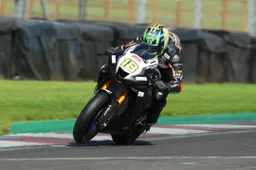 BSB Donington Gara 1: Andrew Irwin batte il fratello Glenn, 1-2 Honda