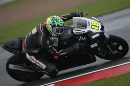 BSB Donington GP Gara 1: Glenn sbaglia, Andrew Irwin festeggia