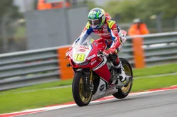BSB Donington Prove 2: meteo pazzo, Andrew Irwin al top