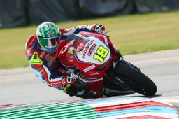BSB Thruxton Gara 1: Andrew Irwin magica vittoria