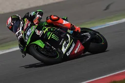 Superbike Assen: Tom Sykes svetta nel warm up