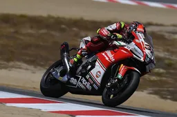 Superbike Laguna Seca: Calvario Lorenzo Savadori "Problemi con la gomma anteriore"