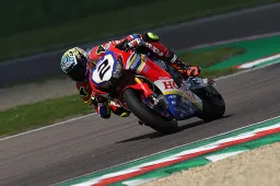 Superbike Imola: Leon Camier in ospedale, niente gara 1