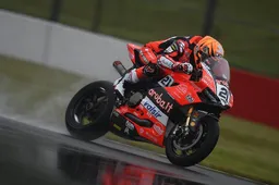 Superbike Brno, Prove 1: Michael Rinaldi mago del bagnato, tutti dietro