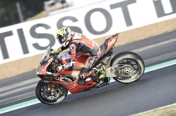 Mondiale in fumo: è più colpa di Alvaro Bautista o della Ducati?