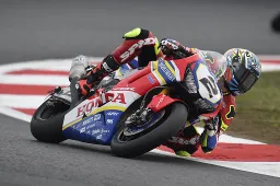 Superbike: Leon Camier settimo, questa Honda non va cosi male