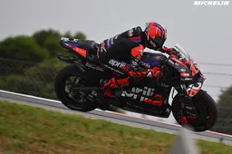 MotoGP, la tecnica: Aprilia, da un'idea Yamaha una 'tuta RoboCop'?