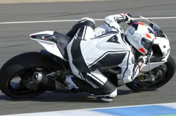 Superstock 1000: una Aprilia RSV4 APRC per Massimo Parziani