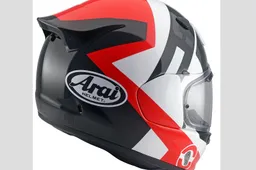 Arai Quantic Space Red, il casco touring per i motoclisti special