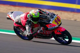 Moto3, Silverstone: Pole da record per Tony Arbolino