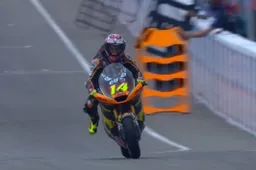 Moto2 Sachsenring, Prove 2: Arbolino in condizioni miste, tante cadute