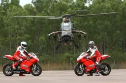 ASBK: duello tra le Ducati Motologic Racing ed un... Army Tiger!