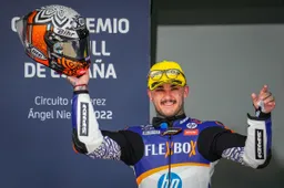 Moto2: Aron Canet oltre il dolore, una gara eroica a Jerez