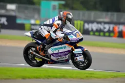 Moto2 Silverstone, Prove 3: Aron Canet, record assoluto con caduta