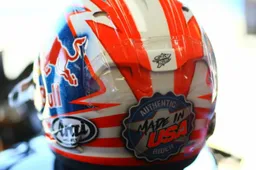 Arai omaggia Hayden con due repliche del suo ultimo casco