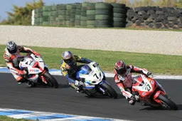 ASBK: via il monogomma, dal 2013 fornitura libera di Dunlop, Pirelli e Michelin