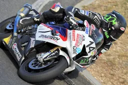ASBK: Glenn Allerton porta in trionfo all'esordio la BMW HP4 e gli pneumatici Pirelli