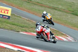ASBK Wakefield Park Gare Herfoss e Maxwell in trionfo
