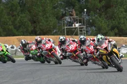 ASC Wakefield Park Gara 1: Glenn Allerton batte le Honda