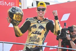 Augusto Fernandez lacrime di gioia: la remuntada Moto2 vale la top class