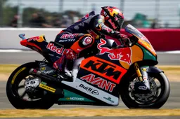 Moto2 Silverstone: Fernandez e Ogura in prima fila, cade Vietti