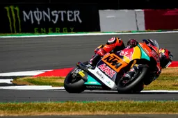 Moto2 Silverstone: Fernandez nega l'impresa a Lopez, vittoria e leadership