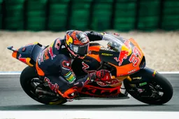 Moto2 Assen: Fernández impeccabile, 3° trionfo ed aggancio su Vietti