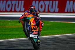 Augusto Fernandez campione Moto2! Ogura a terra, 3° Arbolino