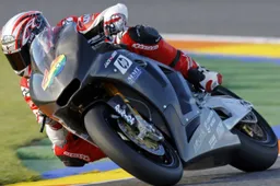 Moto2: Tech 3 e Kalex Pons fermi ai box a Valencia