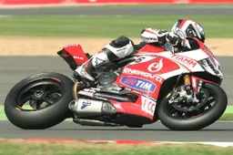 Superbike: a Silverstone 200 gare per Fabrizio, 100 per Badovini