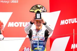 Ayumu Sasaki riscrive la storia in Moto3: "Mi sono goduto ogni giro"