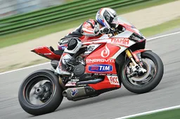 Superbike Imola Qualifiche 1: Sykes 1°, si rivede la Ducati