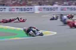 MotoGP Le Mans: ahi ahi ahi Pecco Bagnaia, ecco com'è caduto (video)