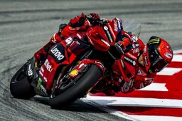 MotoGP Catalunya: solito Bagnaia in pole, non va l'attacco Aprilia