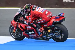 MotoGP Assen, Prove 2: Bagnaia a passo di carica, Vinales a 73 millesimi