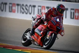 MotoGP Aragón: che duello Bagnaia-Márquez, prima vittoria di Pecco!