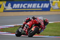 MotoGP Brno: finalmente Bagnaia, prima pole 2025! Marquez cade