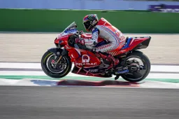 MotoGP, Misano-2: FP3, Bagnaia polverizza il record assoluto e cade