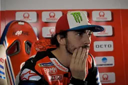 MotoGP, Bagnaia: "Dobbiamo parlare di visiere a strappo in Safety Commission"