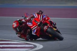 MotoGP Qatar: Bagnaia imbattibile, Acosta che spettacolo!